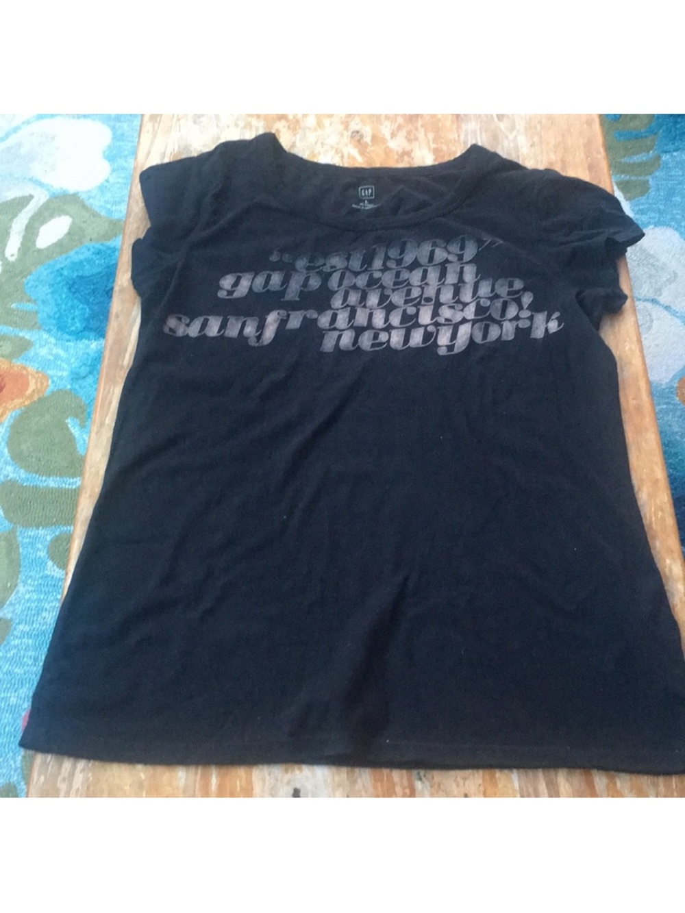 GAP Black Short Sleeve Tee with Gray City Graphic